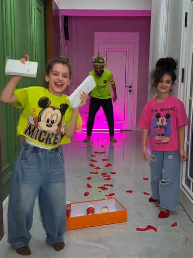 Boom Balloon Challenge Fun with Filiz Kemal