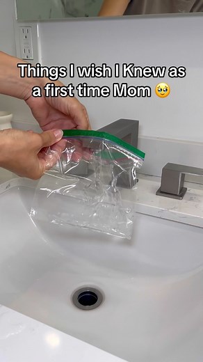 9.9K views · 28 reactions | Things I wish I knew as a first time mom! Great kids activities #momhack #kidsactivities #painting #momlife | Felykdimon | Facebook