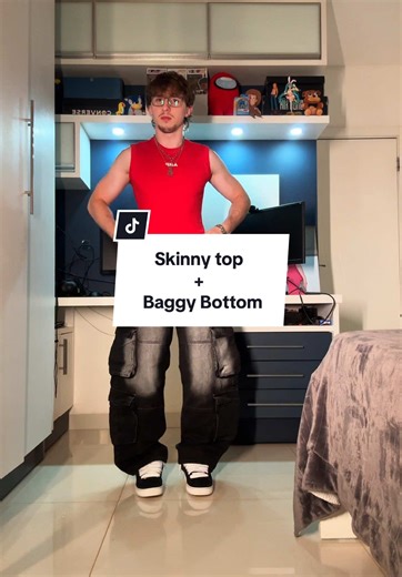 Stylish Outfit Ideas: Skinny Tops with Baggy Jeans