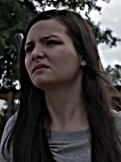 Lydia and Cassady McClincy Friendship Clip | The Walking Dead Scene Pack