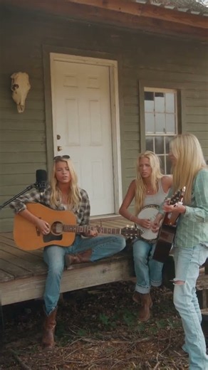 I miss America on the front porch #countrymusic #thecastellows #cowgirl #musicfestival