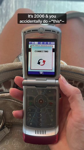 Panic until the phone bill comes 🫣 #2000s #millennials #2006 In the 2000’s when you accidentally hit the internet button on your flip phone so you press end 1,000 times so there isn’t an insane charge on the phone bill 😰