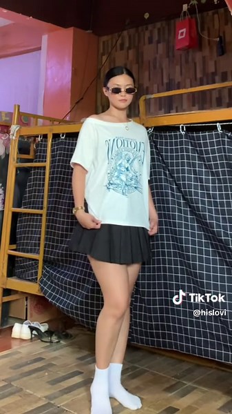 Chic Oversized Off-Shoulder Top Style