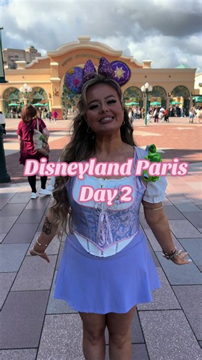 Day 2 in Disneyland Paris!! 🥹💫✨ @emily woodfin 🐉 @CharlyAnne&Emily🧸🤍 @Lucy Lipsy Psychic Medium @Disneyland Paris ✨ #disneylandparis #disney @Disney Store UK @Disney  @Disney Store @Disney UK @Disney Parks UK