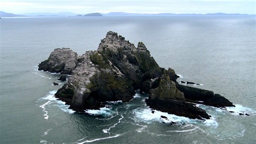 Lot dronem nad wyspami Skellig: Odsłonięto nadmorski klejnot Irlandii