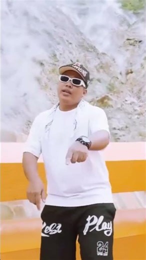 What Happens When a Man Sings Inside a Brightly Lit Cave