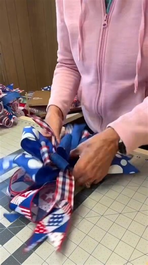 “If you can’t make a bow that looks even on both sides… keep watching.” Yep, I’ve been there. My bows always looked a little… off. That’s when I found the EZ Bowmaker. Game. Changer. This tool helps you get even loops every time without the guesswork. Tag a wreath maker who struggles with bows and save this for your next craft session! | The Wreath Creator