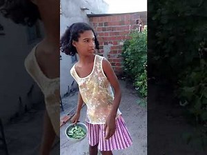 filha especial catando feijao