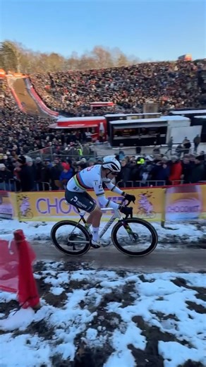 MVDP IS UNSTOPPABLE #cyclist #ciclismo #cycling #mvdp #bikelife #mathieuvanderpoel #shorts #cycling