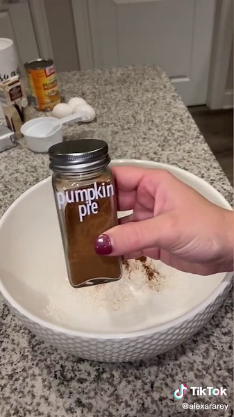 Delicious Pumpkin Roll Recipe for Fall Baking