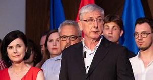 Kizárták a pártból a Gyurcsányt ekéző DK politikust