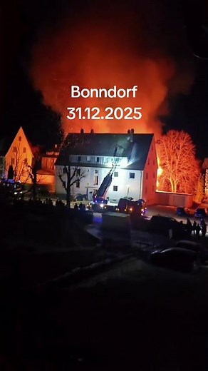 🔥🚒 Mehrfamilienhaus brennt lichterloh in Bonndorf am Silvesterabend [31.12.2025] #shorts