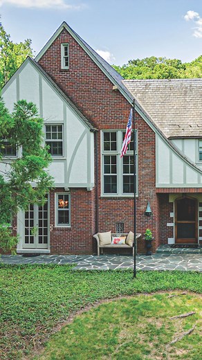 This Roanoke Valley Showcase Home unites art and elegance. Find the full story in our Spring issue - on stands now around Roanoke. Or check it out online via the link in our bio. #homemagazineva #showcasehome #roanoke #roanokevirginia #roanokeva #homedecor #homedesign #hometour | HOME Magazine