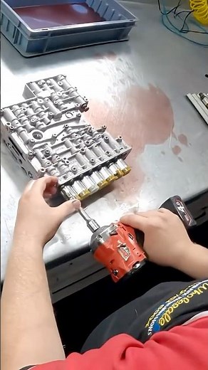 Installing a valve body in Ford Ranger transmission #mechanic #automobile #offroad #fordranger #ford