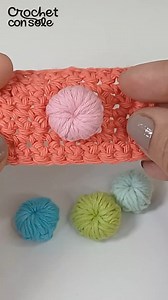 ¡El botón perfecto para tu tejido lo podés hacer vos misma!🧶 Si alguna vez buscaste botones para tu proyecto y no encontraste el ideal, esta técnica te va a encantar. Te enseño a tejer botones a crochet y a coserlos para que queden perfectos. Es un proyecto fácil, rápido y una excelente manera de aprovechar restos de hilado. 🔗 Mirá el tutorial acá: https://youtu.be/pE7L2jqV4Bo #crochetconsole #botonesacrochet #tejidoaccesorios #hechoamano #proyectosrápidos #tutorialesdecrochet | Crochet con So