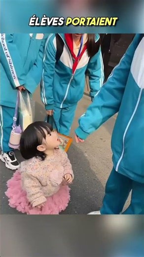 👧🔍 La petite fille qui cherchait sa sœur partout à l’école ! ❤️