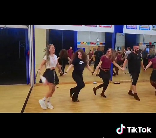 🔥😍🫶🏻 #samodeitsi #bulgarian #folklore #dancing ##together##народнитанци🇧🇬##bulgaria##fyp##balkans##bulgariansinuk