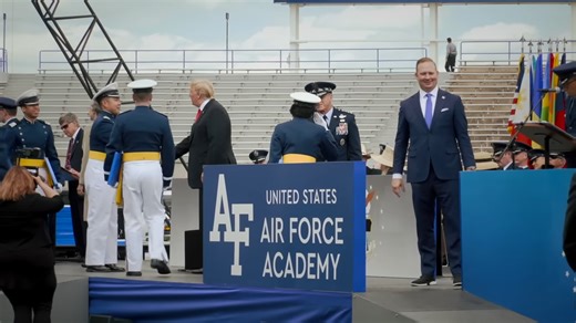 What is the fighter pilot salary in the US Air Force?