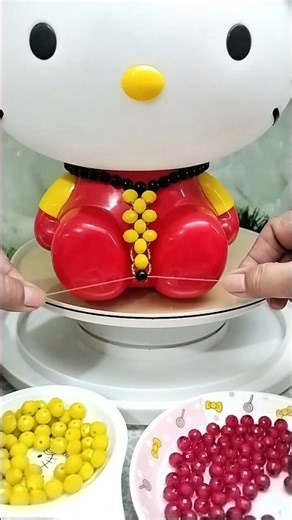 Home Decor / Old Hello Kitty Lamp and Old Wall Clock