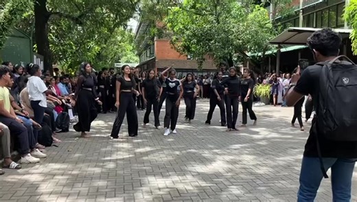 First ever Flashmob in University of Colombo Dancing Circle #tranding #videoviral #dance #viral