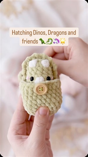 Green Frog Crochet | Thùy Anh on Instagram: "No-Sew Mini Animals Crochet Pattern! 🦄🦕🐉✨ Say hello to hatching dragons, dinos, unicorns, and axolotl - adorable mini animals inside an egg! This is part 4/4 of my pattern drop, and the wait is over! Patterns are now available in English on my website, Etsy, and Ravelry! Each tiny animal takes just 15-20 minutes to make, perfect for a pocket-sized buddy or an easy keychain project! 🧶 A huge THANK YOU for all the love, likes, and comments! 💕 With