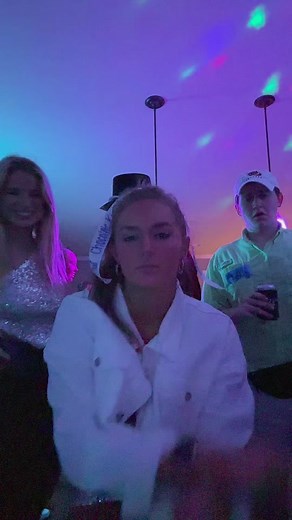 Lauren Compton (@lauren_compton4)’s videos with Benjamins Deli - JRitt