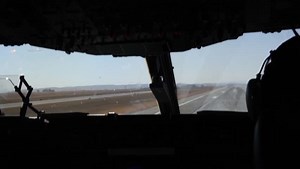 Cockpit footage of C-17 Globemaster landing, United States of America