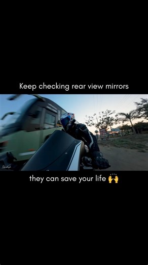How checking rear view mirror saves your life 🥶