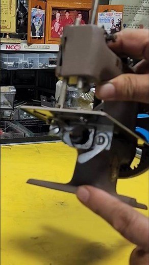 s3#Sewing Machine Doctor#1950 MINI Vintage Singer Sewing Machine Repair#TOY Antique Singer Sewing...