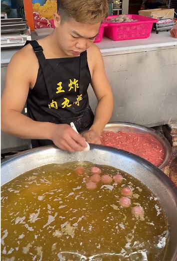 手打牛肉丸的传统技艺与美味体验