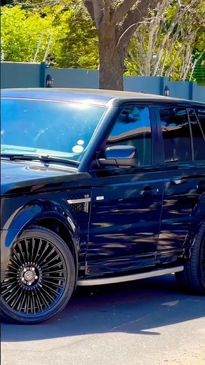 The L320 first-generation Range Rover sports