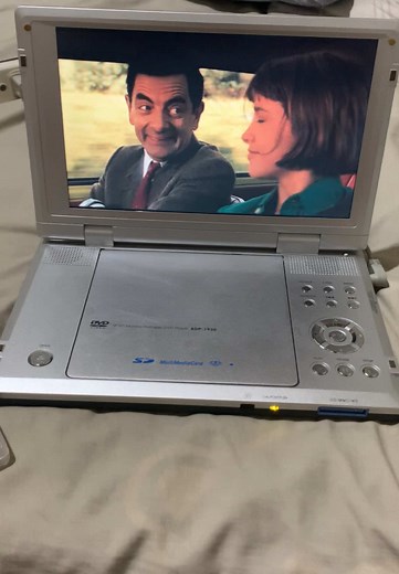 Portable DVD Player Review: Bluedot 9-Inch Features