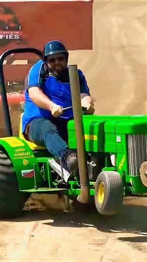 Mini Tractor… MONSTER Power! 💥 John Deere Pulling Like a Beast 💪 #Shorts Don’t let the size fool you — this green machine is a MONSTER! 💚 Watch this insane modified John Deere tractor tear up the track with unbelievable torque and power. Pure adrenaline, pure pulling madness! 🔥 Subscribe to JC Pulling Videos for more EPIC tractor pulling moments from the best shows in North America! 🎥 Follow the channel ➤ @JCPullingVideos 💬 Comment your favorite brand — John Deere, Case IH, or Massey? #Tra