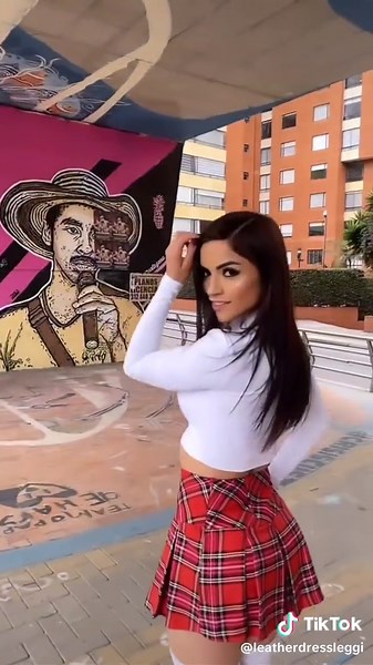 Відео користувача Leather_dress_leggins (@leatherdressleggi) з композицією «оригинальный звук - Leather_dress_leggins»