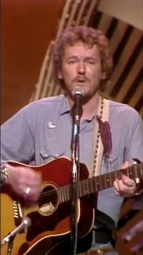 Gordon Lightfoot with "Sundown" from The Midnight Special