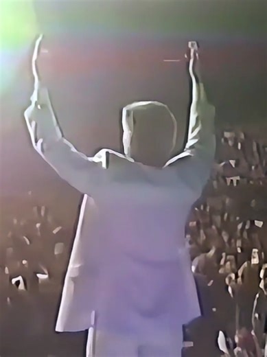 Benny Hinn Classics.- Healing anointing falling in Communion Service #bennyhinnworship #pastorbennyhinn #bennyhinn #bennyhinnministries #bennyhinnaleluya