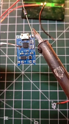 Charging a 3.7V lithium battery using solar energy with tp4056 ⚡☀️ #dailyshorts #electronic