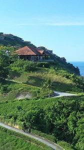 572 reactions | Plan your summer escape by the pristine coastline of Central Vietnam. Enjoy a $200 USD daily resort credit for dining, spa and a variety of complimentary exhilarating water sports activities | Banyan Tree Lăng Cô | Facebook