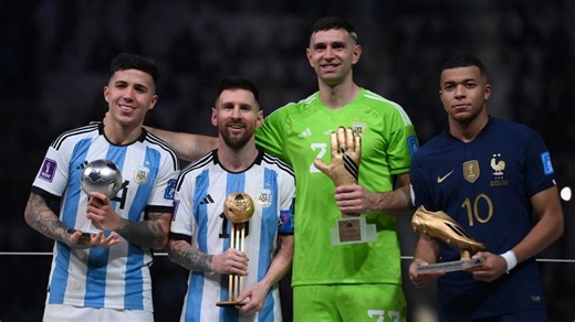 Coupe du monde 2022 : Messi élu meilleur joueur, Mbappé réconforté par un Soulier d'or