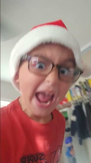 Caillou sings a Christmas Carol 🎄 🎤🎵