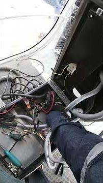 ¿Por qué un puente rectificador marca voltajes totalmente locos cuando lo energizamos sin carga?