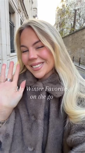 Parfumerie Douglas Nederland on Instagram: "Winter faves on the go ✨❄️⁣ ⁣ Deze beauty essentials gaan overal met me mee tijdens koude dagen. Voor hydratatie, glow & quick touch-ups: altijd binnen handbereik. 💄👜⁣ ⁣ ❄️ Douglas Collection Make-Up Skin Augmenting Hydra Powder - 379930⁣ ❄️ Douglas Collection Make-Up Pretty Blush - 1202165⁣ ❄️ Douglas Collection Make-Up Lovely Lip Oil - 1186996⁣ ❄️ @nestnewyork Madagascar Vanilla Rollerball - 1249749⁣ ❄️ Douglas Collection The Botanist No. 176 Laven