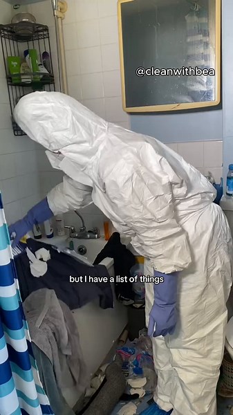 Deep Clean Your Bathroom: Effective Cleaning Tips