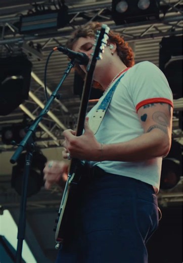 Spacey Jane Live Performance: 'Through My Teeth'