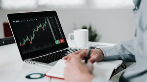 How to choose a financial advisor — and spot red flags