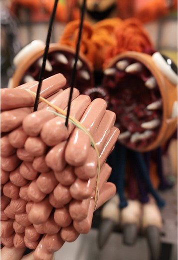 Yarnaby's Hotdog Eating Challenge!