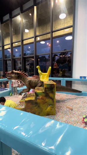 Ice Dino: Playground Seru di Manggatal