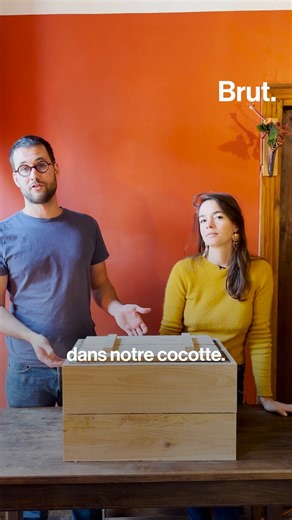 C'est une vieille technique qui permet d'économiser énormément d'énergie quand on cuisine : la marmite norvégienne. Alizée et Yoann de l'atelier Chemins de Faire nous montrent comment ça marche. | Brut
