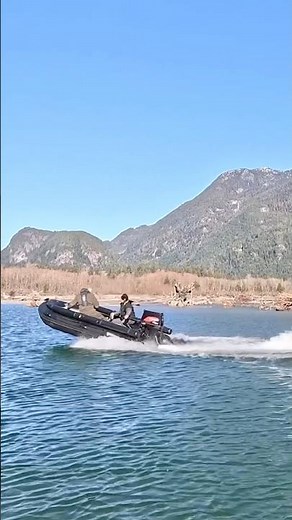 Conquer shallow waters with Stryker Boats! 🌊