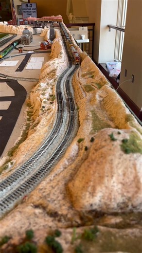 117K views · 1.6K reactions | Santa Fe Dash 8’s pulling coal down Sullivan curve at Overland Station train show Topeka Ks. | Lawrence Model Railroad Club | Facebook